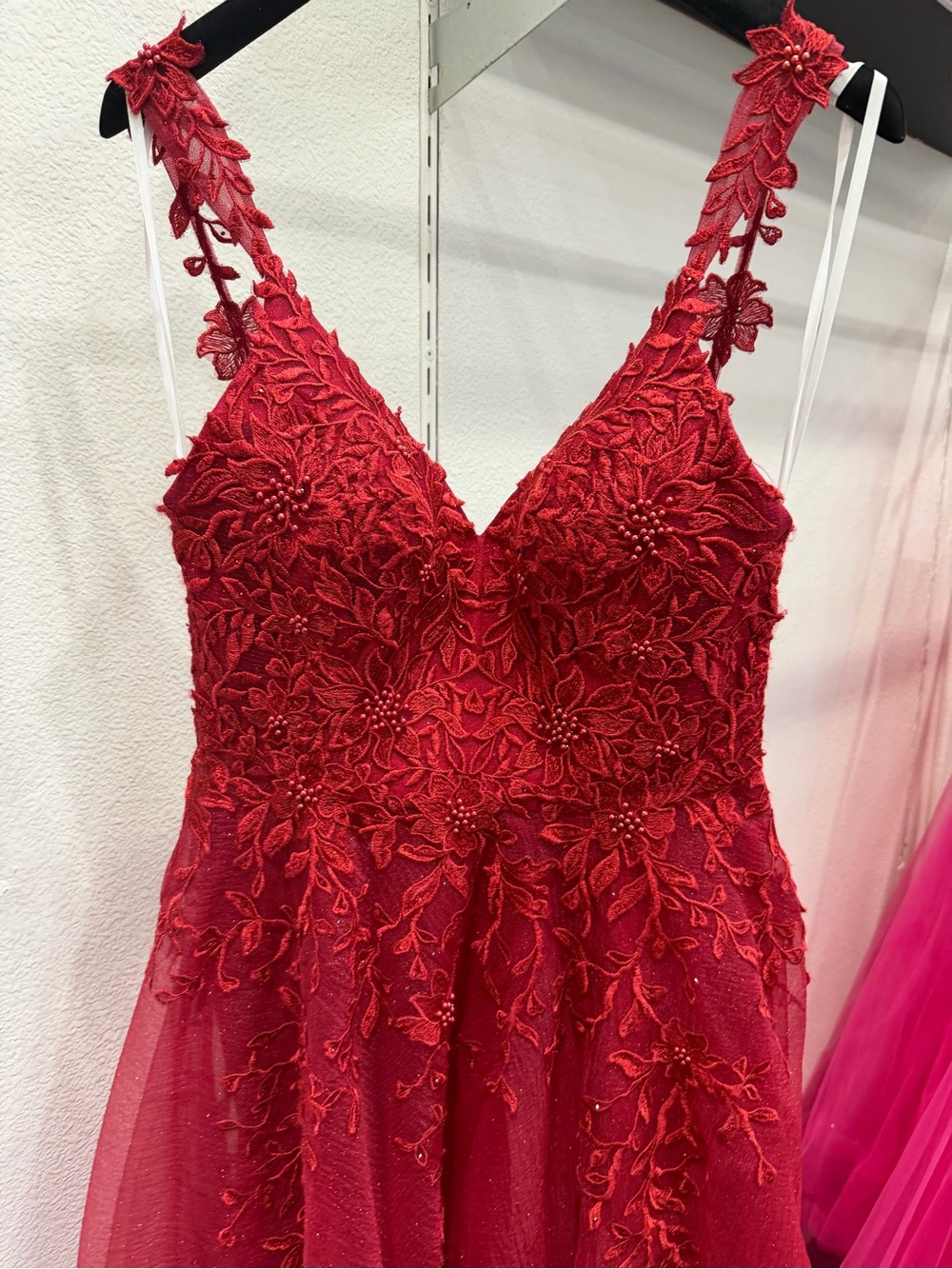Elegant Red Embroidered V-Neck Evening Gown - Picture 3 of 8